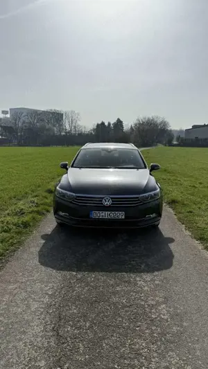 Volkswagen Passat Variant 2.0 TDI DSG Highline AHK VirtCop LED Massage Bild 2