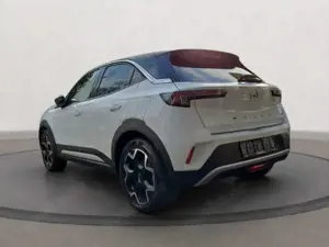 Opel Mokka e Ultimate Alcantara Digitales Cockpit ACC Apple C Bild 2