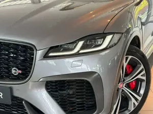 Jaguar F-Pace F-PACE SVR /PANO/MERIDIAN/HUD/360°KAM/MEMORY Bild 4
