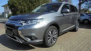 Mitsubishi Outlander Active 2.0 2WD CVT (Diamant Ed.)