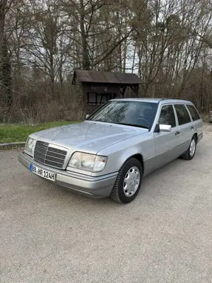 Mercedes-Benz E 220 E 220 T