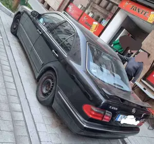Mercedes-Benz E 200 Kompressor Avantgarde