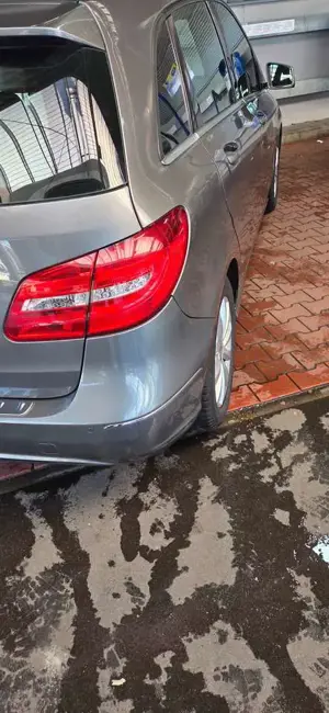 Mercedes-Benz 200 Bild 5