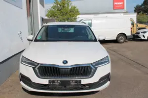 Skoda Octavia 2.0 TDI Clever Navi PDC Massage Bild 2