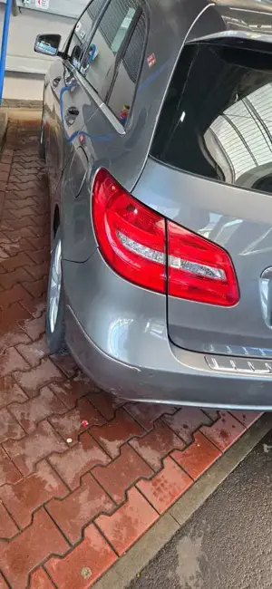 Mercedes-Benz 200 Bild 4