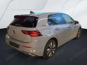 Volkswagen Golf VIII 2.0 TDI DSG Navi AHK RüKa SiHz Ambient Bild 4