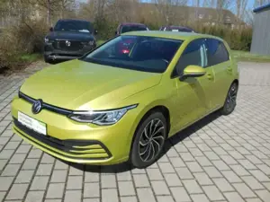 Volkswagen Golf VIII 1.5 TSI Life Sitzheizung, Navi, Winterräder..