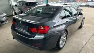 BMW 320 i Limousine Steptronic Bild 3