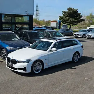BMW 530 e 4X4*AHK*KAMERA*PANO*LEDERSTOFF SENSATEC