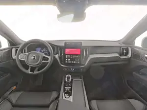 Volvo XC60 Plus Black Edition B5 AWD HUD El. Panodach Navi Le Bild 5