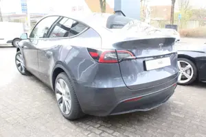 Tesla Model Y Bild 2
