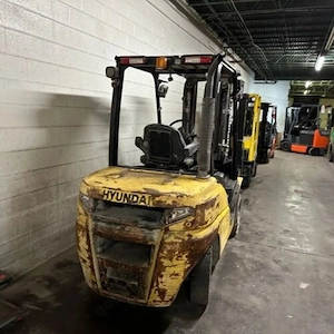 Gebrauchter Hyundai 33D-9 Diesel-Gabelstapler, Baujahr 2016, 6500 lbs (ca. 2950 kg), mit Dreifachmas