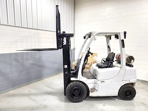 2011 yale 5000 lb pneumatic lpg forklift outdoor tires air Bild 2