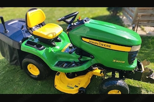 Rasentraktor Aufsitzmäher John Deere X300r mit Kehrmaschine
