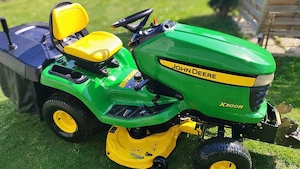Rasentraktor Aufsitzmäher John Deere X300r mit Kehrmaschine