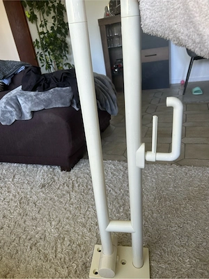 Klappbsre WC Aufstehhilfe für Badezimmer mit Toilettenpapier Halterung 