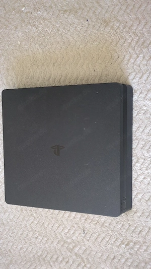 playstation4 mit 2 Controller und Lenkrad mit Pedalen