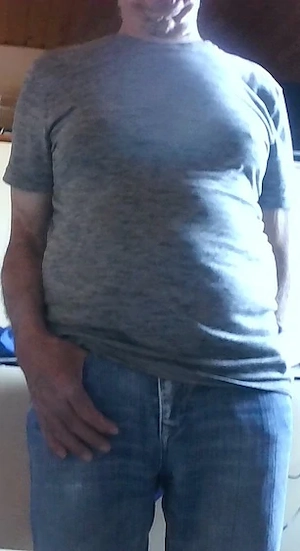 Nette, zierliche sie mit kleinen Formen für lustvolle Treffen gesucht