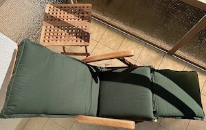 Teakholz Deckchair inkl. Polsterauflage + Beistelltisch