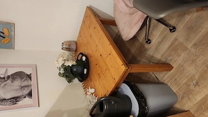 Holztisch (nicht ausziehbar) mit Gebrauchsspuren