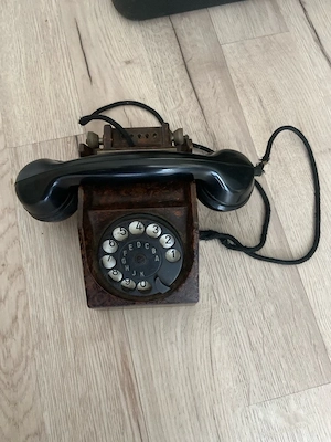     Telefon mit Wählscheibe 