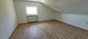 Frisch renovierte helle 3 Zimmer DG-Wohnung in Östringen