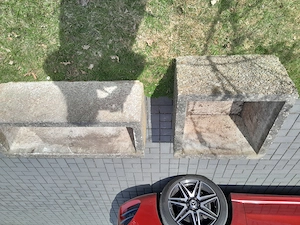 2 große eckige Pflanzgefäße aus Waschbeton