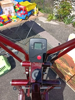 Fitnessgerät Crosstrainer mit Digitalanzeige