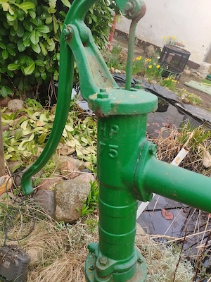 Garten Wasser Pumpe aus Guss heute den 24.04.2026 für 90   zum Abholen 