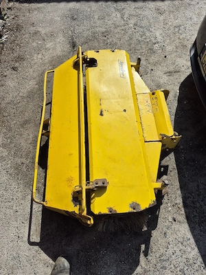 Frontkehrmaschine Matev  Sperber 140 cm AB Hausmarke von John Deere