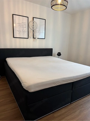 Boxspringbett mit Bettkästen