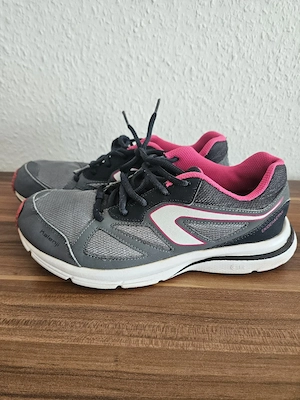 Turnschuhe Größe 40
