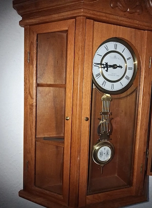 UHR Quarz Holzgehäuse 