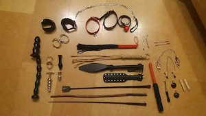 Du W willst zu gehorsamen belastbaren Sklavin ausgebildet werden ?!