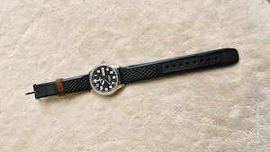 Schöne Armbanduhr abzugeben