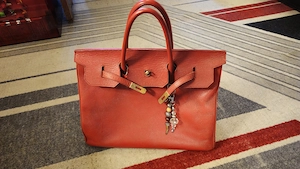 Schöne Ledertasche abzugeben