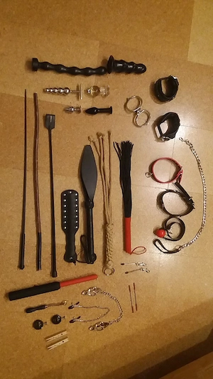 Du mollige, hässliche o alte Sklavin 18-60J darfst dixh bewerben