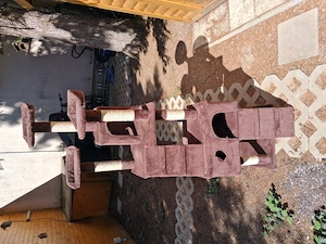 2 Kratzbäume zu verschenken 