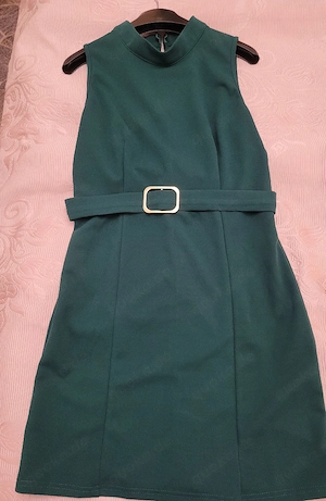Kleid mit Gürtel 