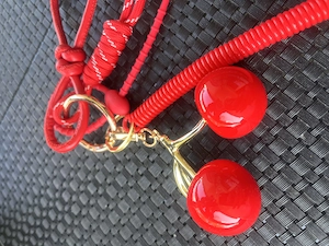 Schöner Schlüsselanhänger mit Kirschen