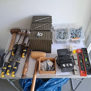 Konvolut von Werkzeugen,  Schrauben und mehr
