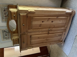 Highboard aus Kieferholz