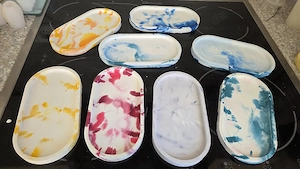 versiedene Tablets in rein weiß oder Bunt gemustert oder einfahrbig