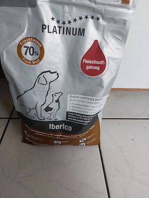 Hundefutter von Platinum 
