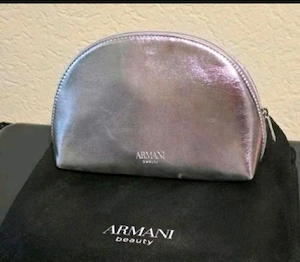 2 Armani Kosmetik Taschen Neu mit Beutel  Bild 5