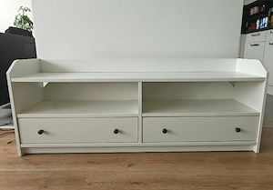 Weiße TV-Bank - IKEA Hauga - mit zwei Fächern und Schubladen