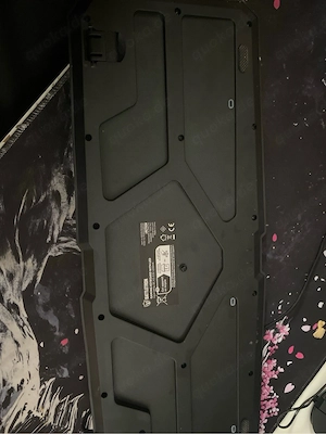 tastatur mit kabel und lichter