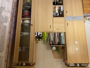 Gut erhaltene Wohnzimmerwand