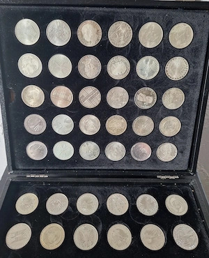 Große Sammlung: 42x Gedenkmünzen BRD (5 DM & 10 DM) in Sammlerkassette