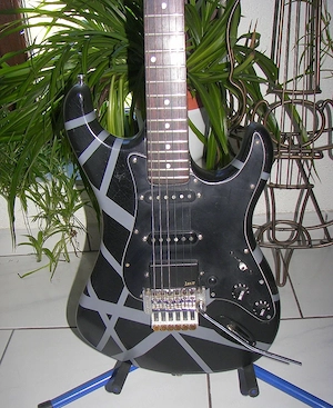 Verkaufe Kramer Stricker 300 ST *E-Gitarre aus den 80er Jahren mit original Floyd Rose Bild 3